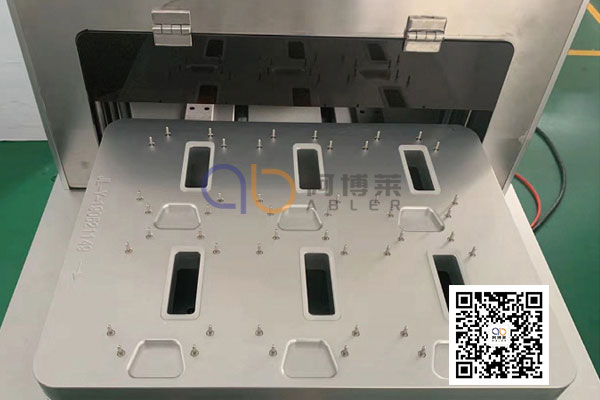 雙工位左右滑臺式熱合機來了，生產效率顯著提升